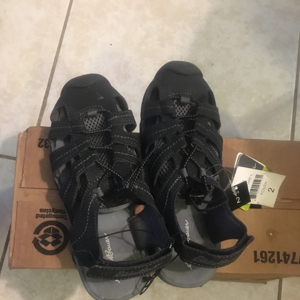 Eddie Bauer bump toe sandals